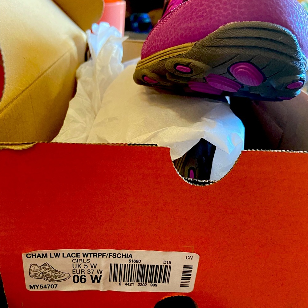 Water proff shoes for big girls